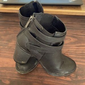 Toetos Zip Booties Size 5